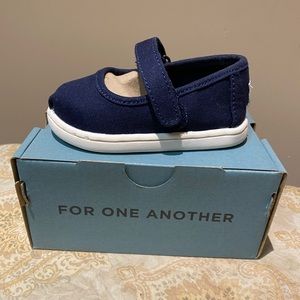 Baby Toms Mary Janes size 4